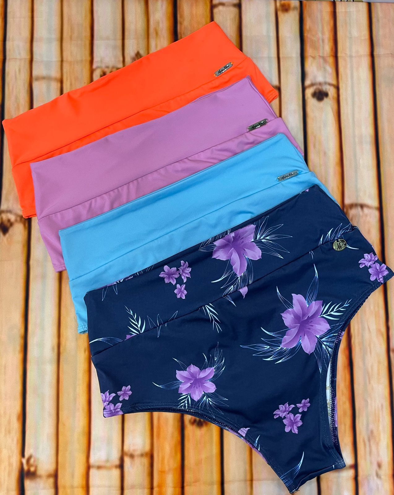 Calcinha simples com Cós